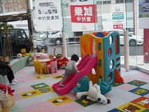 子どもが目を輝かせるキッズコーナー。これで大人も安心、じっくりHonda車と向き合える