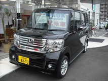 社員がほれ込んだN BOX 。全社挙げて、とにかく今年イチオシだ。軽自動車とな思えないゆったり感、安定性が大きな魅力