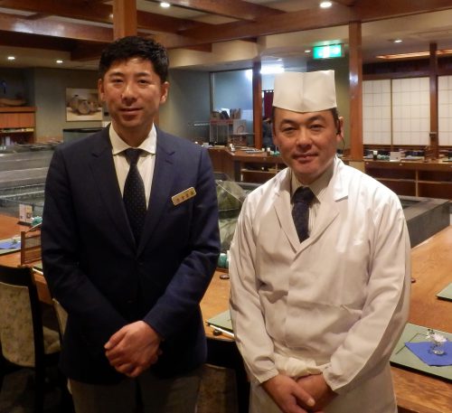 店主　(左側)社長　三浦晃弘さん　　(右側)料理長　吉岩大志さん