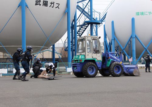 端正な檜のカウンター