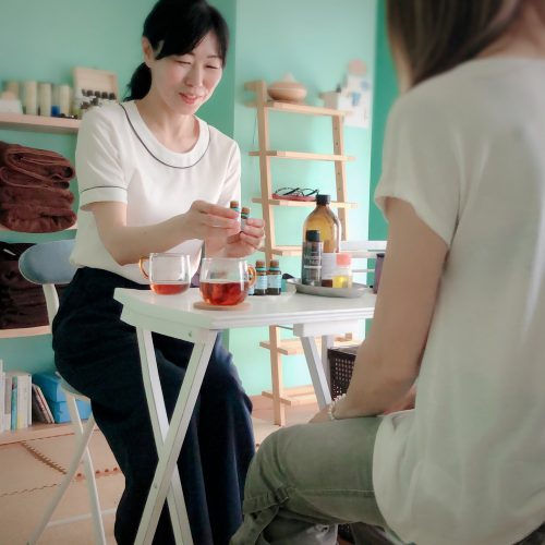 自分にとって「いい香り」と感じるものをブレンドして作成されるオリジナルオイル。このオイルでトリートメントしてくれる