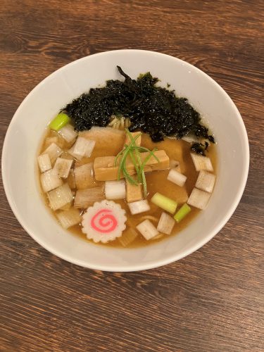 このスープこそ、店の全ての味の基本「中華そば」。これぞ、日本人のDNAに組み込まれている、昔ながらのラーメン