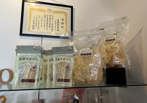端正な檜のカウンター